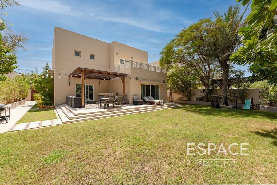 4 Beds | Upgraded and Extended Villa in Meadows