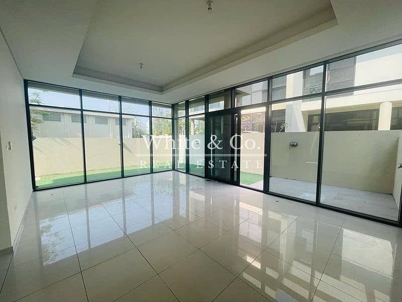 TH-M | Available now | Corner Plot TH-M | Available now | Corner Plot