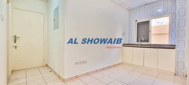 استوديو  للايجار في بر دبي، دبي - شقة في الحمریة،بر دبي 28000 درهم - 7299415
