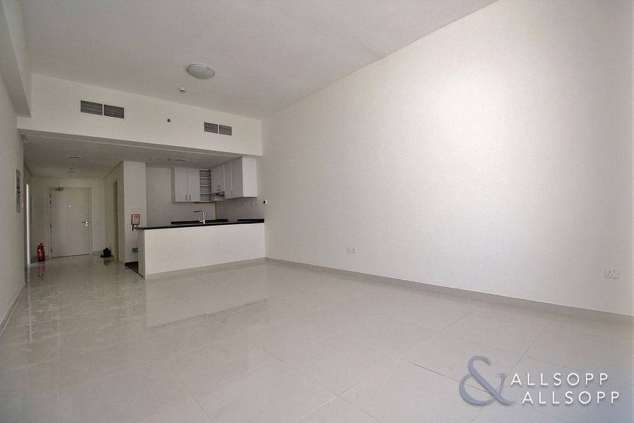Top Floor | Pool View | Vacant on Transfer Top Floor | Pool View | Vacant on Transfer