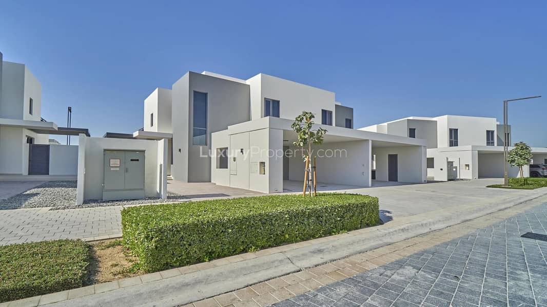Single Row I Landscaped Garden I Ready to Move In Single Row I Landscaped Garden I Ready to Move In