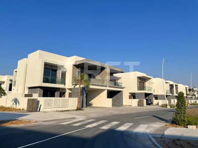 2 Bedroom Townhouse for Sale in Yas Island, Abu Dhabi - Supreme Residence for a Modern Lifestyle