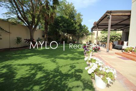 Contemporary Kitchen-Meadows 5 Bed Villa Contemporary Kitchen-Meadows 5 Bed Villa