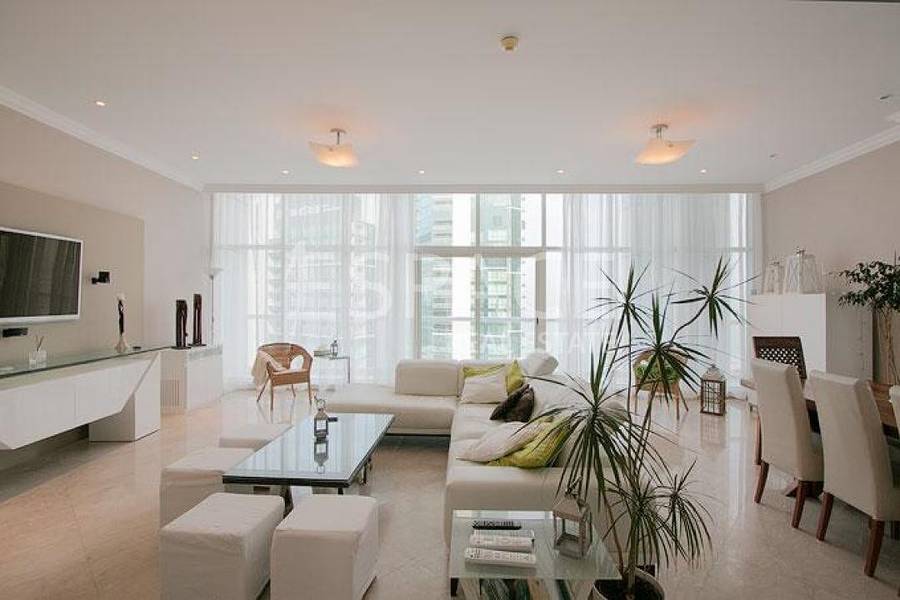 Upgraded | Penthouse | 3 Bed | Furnished