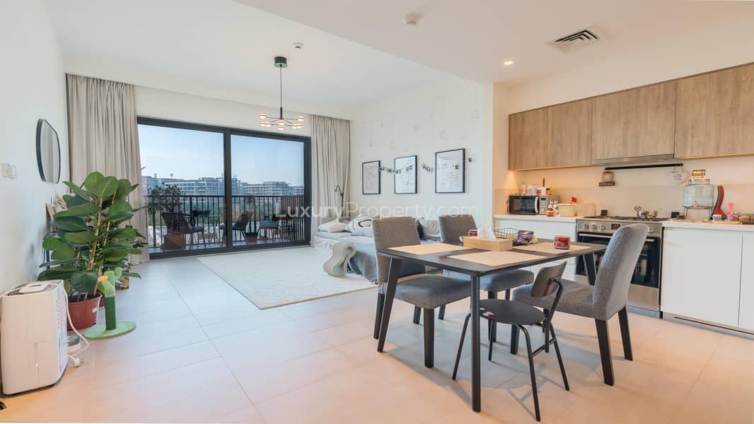 Spacious Layout I Park Views I Balcony Spacious Layout I Park Views I Balcony