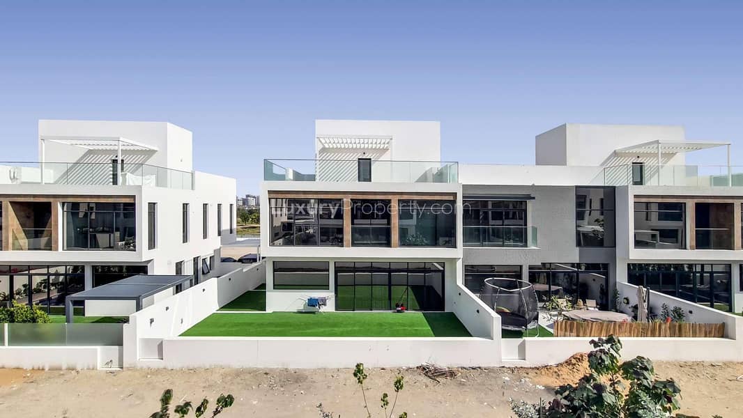 Huge Balcony with Golf Course View I Modern Layout Huge Balcony with Golf Course View I Modern Layout