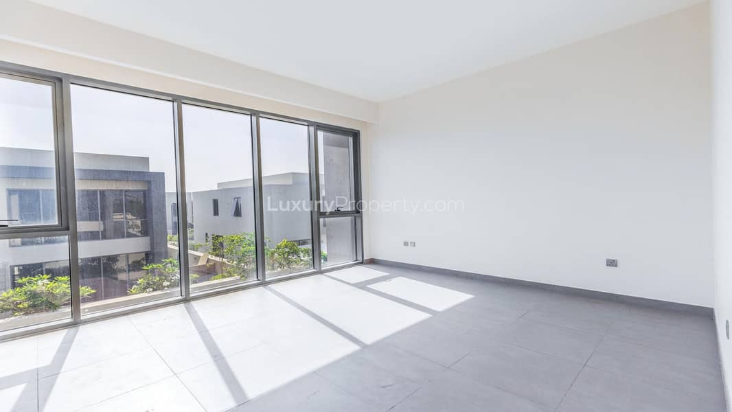 Vacant | Huge Corner Plot | Landscaped Garden Vacant | Huge Corner Plot | Landscaped Garden
