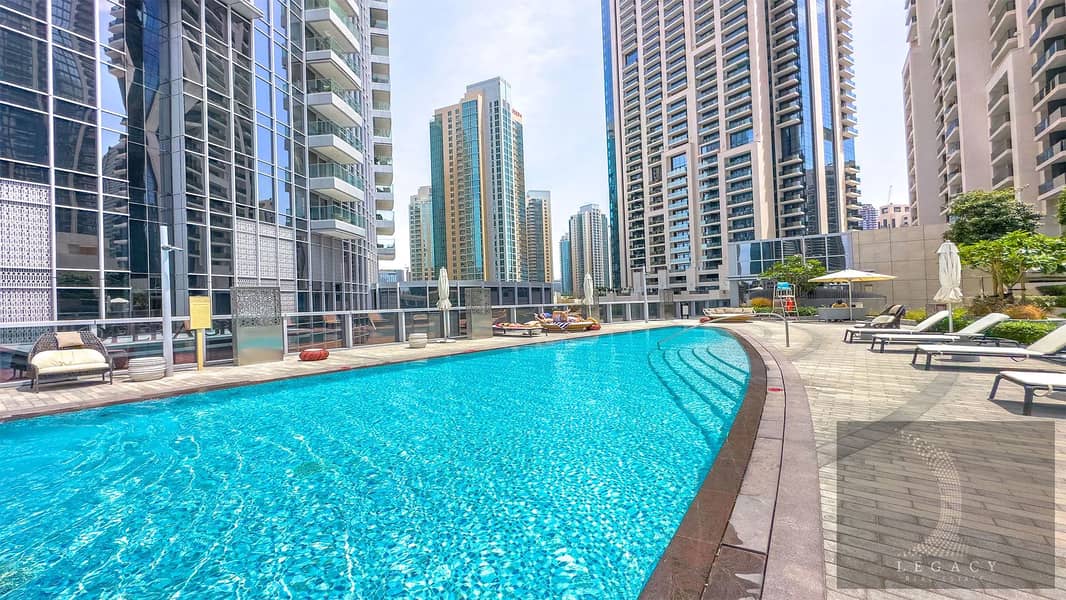Alluring City Skyline Views | Above 60th floor Alluring City Skyline Views | Above 60th floor