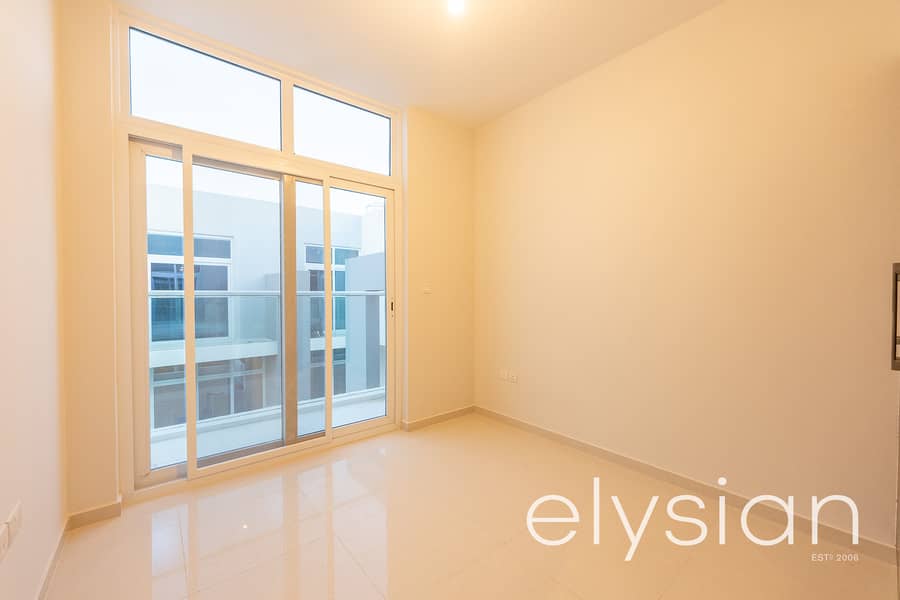 Stunning 3 Bedroom | Middle Unit | Spacious Stunning 3 Bedroom | Middle Unit | Spacious