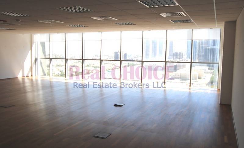 Fitted Office in Tiffany|Mid Floor Unit