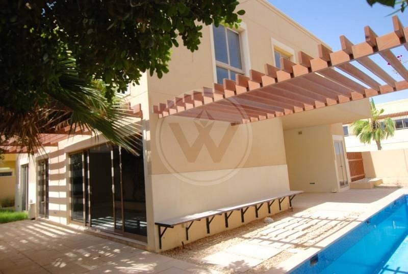 Swimming pool|Immaculate condition villa