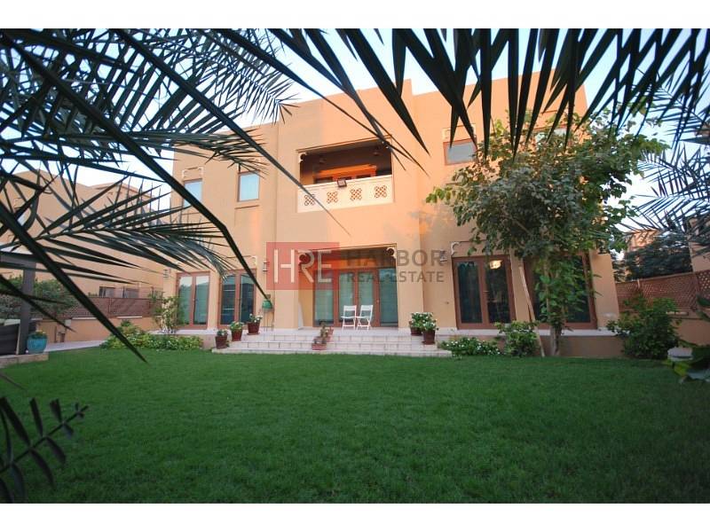 Luxurious Upgraded Villa With Big Landscaped Garden