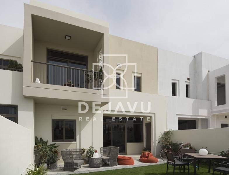 Hayat Spectacular Three bedroom Townhouse For Sale