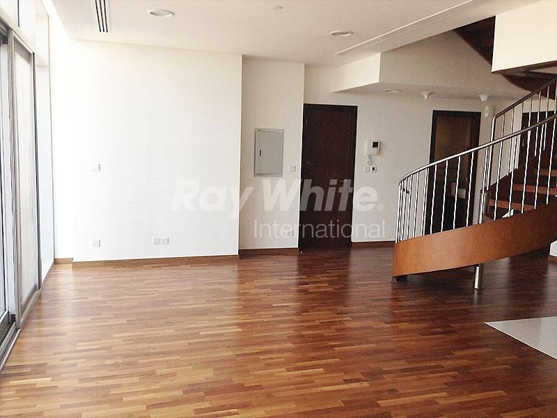 Stunning Duplex w/ Sea View - Burj Daman