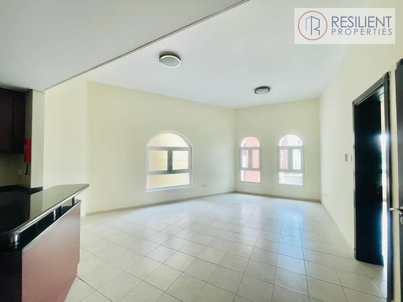 Spacious 1BR | Near to Metro | Communite play area view | Faimly Bulding | Spacious 1BR | Near to Metro | Communite play area view | Faimly Bulding |