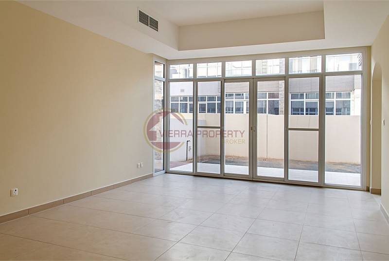 Single Row Modern | Close to Pool and Park