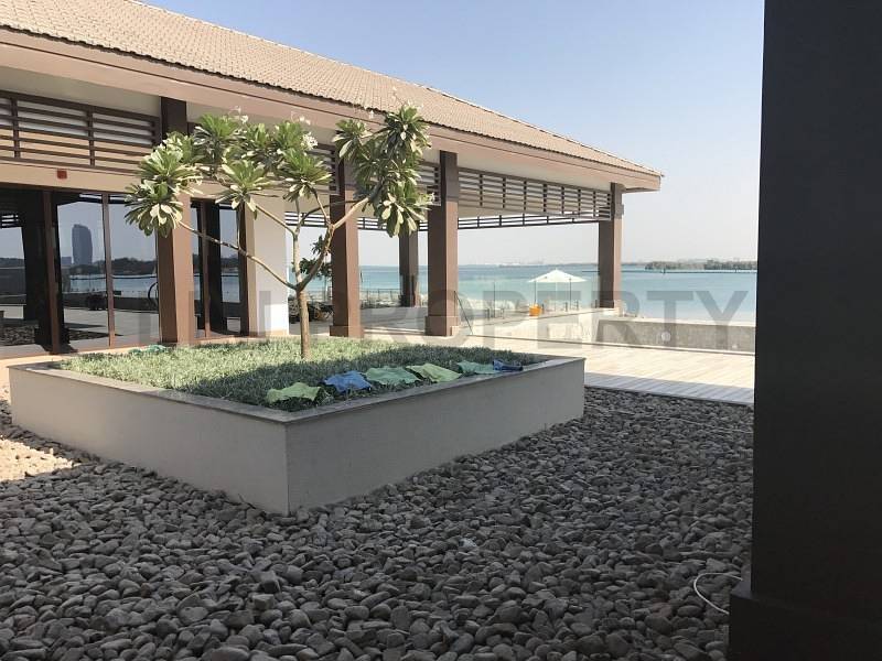 Al Reem : 5 Bed Villa with Garden