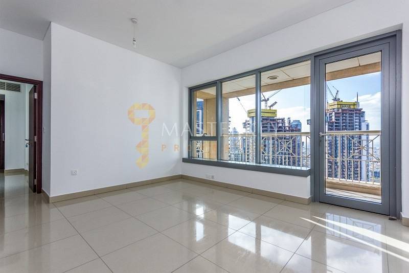 Nice Top Floor Apt with AC Free and Burj View