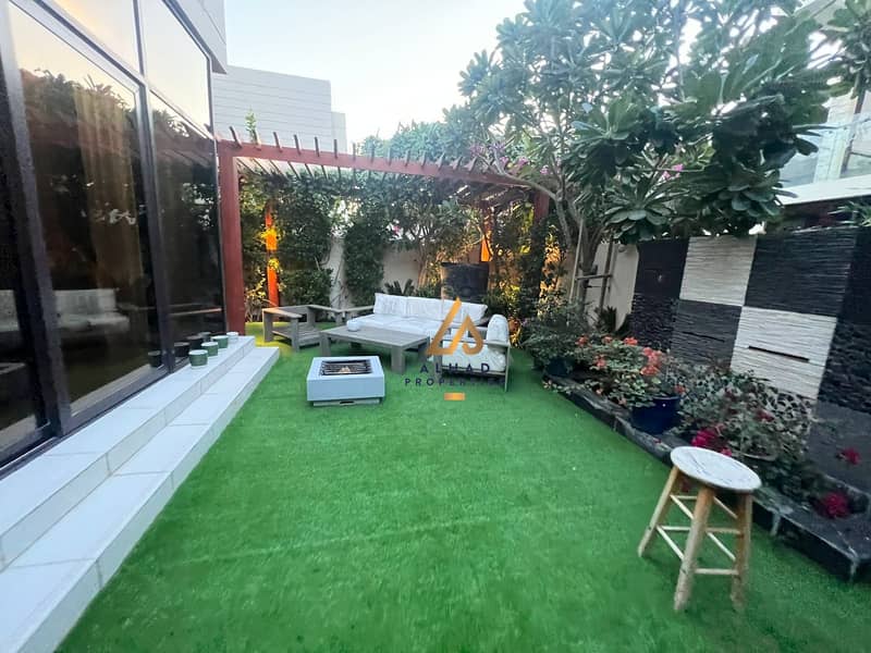 Vacant On Transfer | Luxury furnisher I Privacy Vacant On Transfer | Luxury furnisher I Privacy