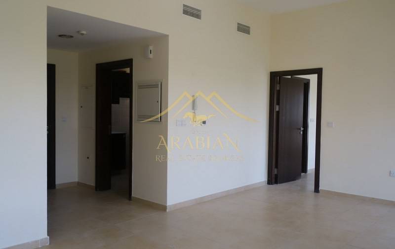 Upgraded and Spacious Vacant 1 bedroom in Al Thamam 22