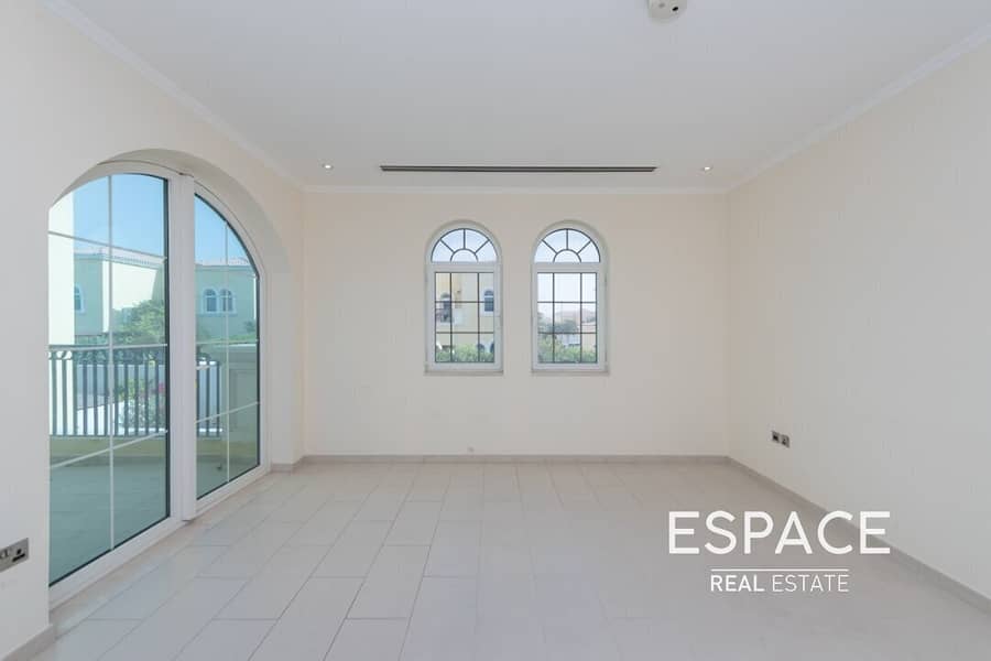 Well Kept | Spacious | Singe Row - Image 9