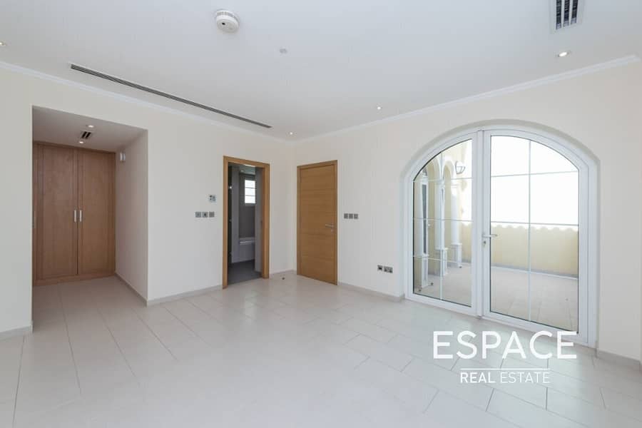 Well Kept | Spacious | Singe Row - Image 10