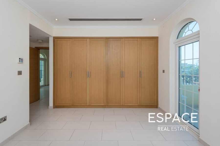 Well Kept | Spacious | Singe Row - Image 11