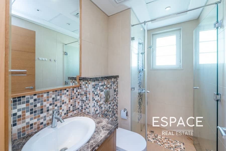 Well Kept | Spacious | Singe Row - Image 12