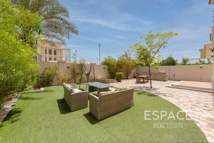 Well Kept | Spacious | Singe Row - Image 15