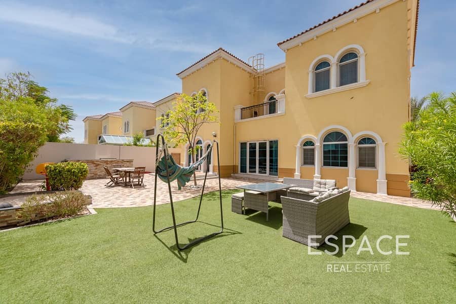 Well Kept | Spacious | Singe Row - Image 16