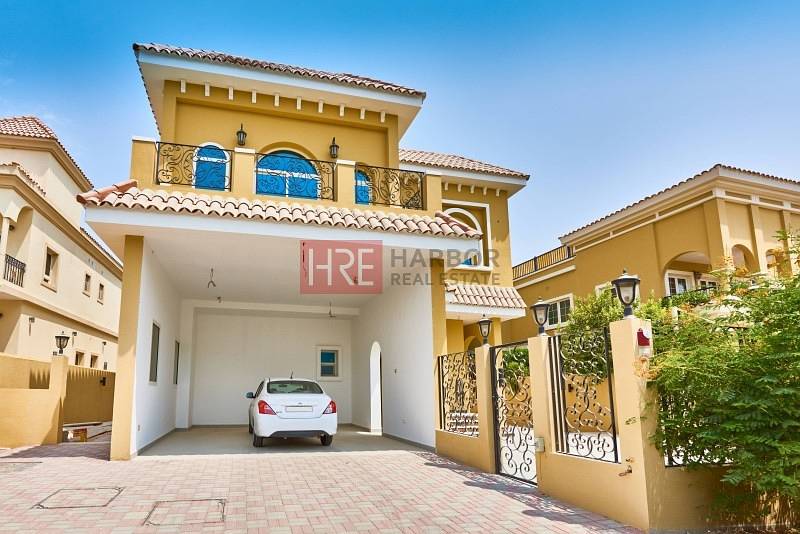 High-Quality Custom-Made 5BR Villa with Park Front and Back