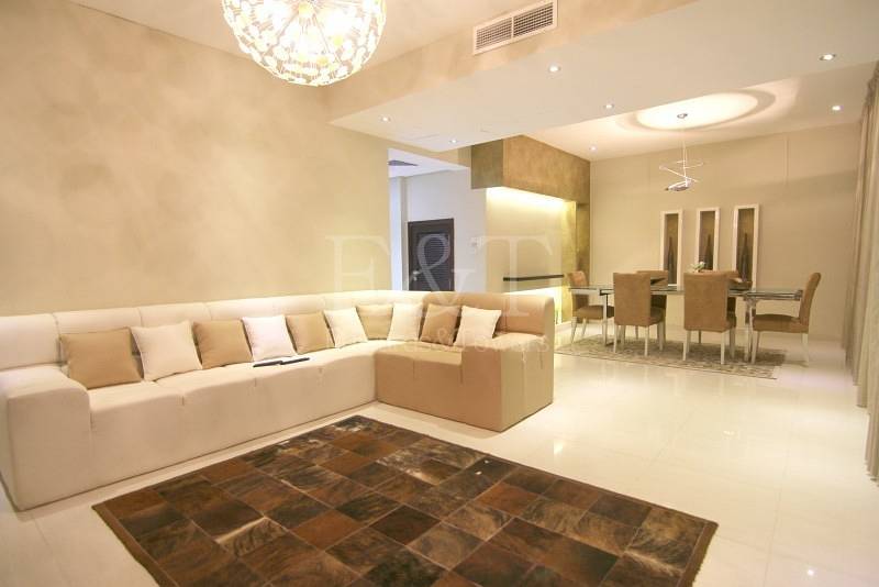 VIP Exclusive Upgraded 3beds+M Townhouse