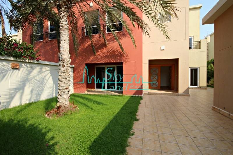 STUNNING 4BR+MAIDS VILLA WITH GARDEN IN UMM SUQEIM 1