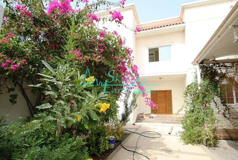 EXCELLENT 5BR+STUDY+MAIDS SEMI DETACHED VILLA WITH POOL AND GARDEN IN JUMEIRAH 1