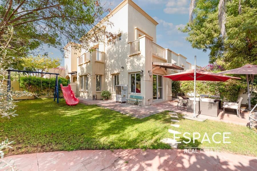 Large Plot 3BR Corner Plot on the Park Large Plot 3BR Corner Plot on the Park
