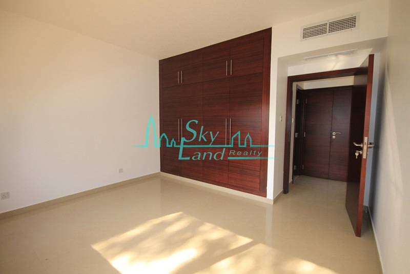 RENOVATED 3BR+MAID'S SINGLE STOREY VILLA WITH LARGE GARDEN IN UMM SUQEIM 1