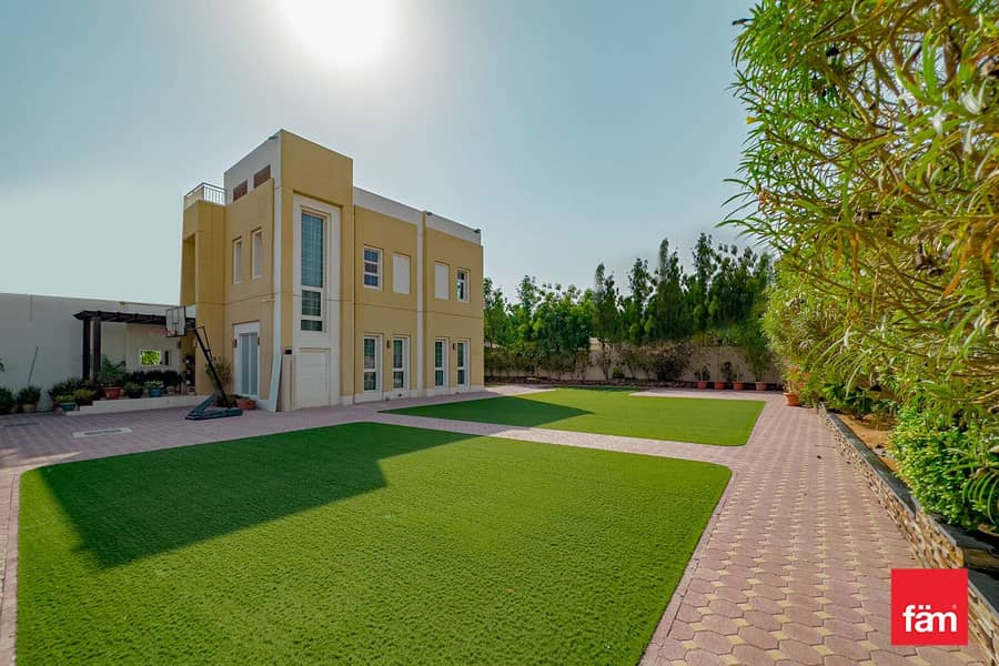 Upgraded 3Bed+Maid | Landscaped | Vacant Upgraded 3Bed+Maid | Landscaped | Vacant