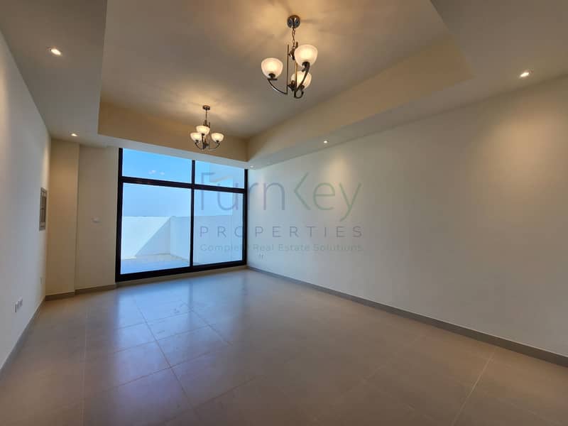 Brand New | Single Row | Spacious | Fitted Kitchen Brand New | Single Row | Spacious | Fitted Kitchen