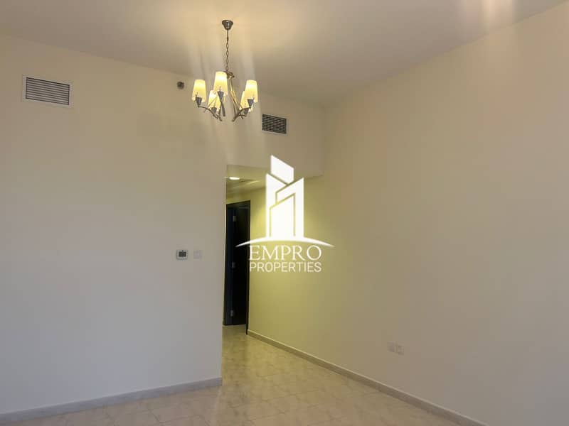 Well maintained l pool view | chiller free Well maintained l pool view | chiller free