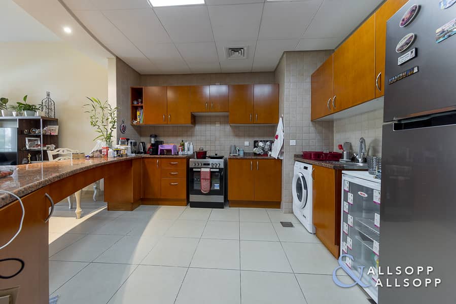Middle Unit | Good Rent | Close to Shops Middle Unit | Good Rent | Close to Shops
