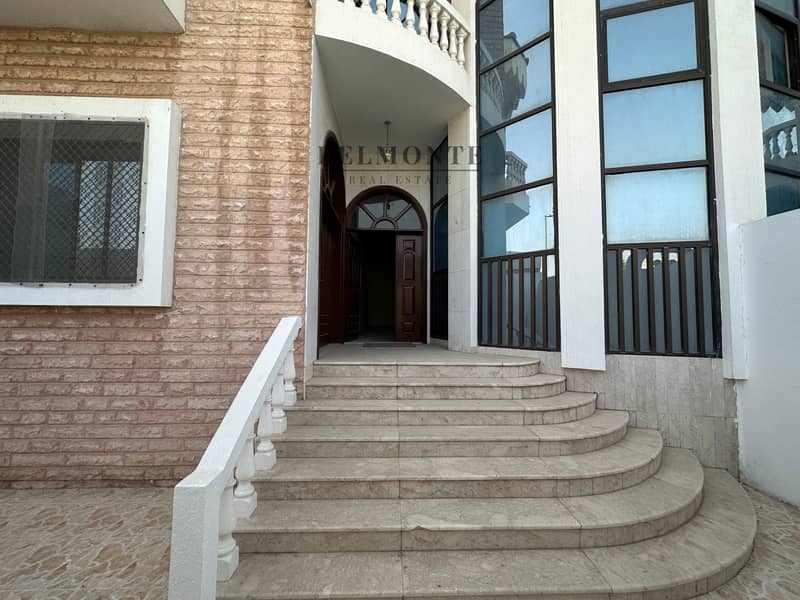 Specious 5 BR villa - Best Location - Private parkings