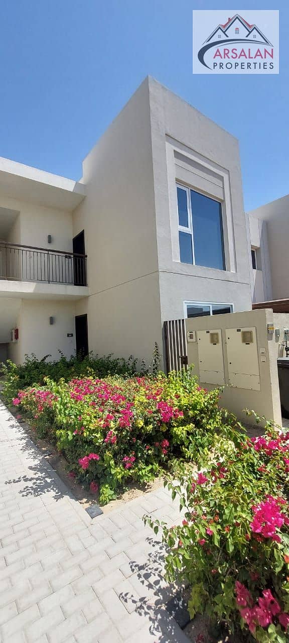 CORNER BRIGHT AND BIGGER STACK TOWN HOUSE FOR YEARLY RENT[AD CORNER BRIGHT AND BIGGER STACK TOWN HOUSE FOR YEARLY RENT[AD