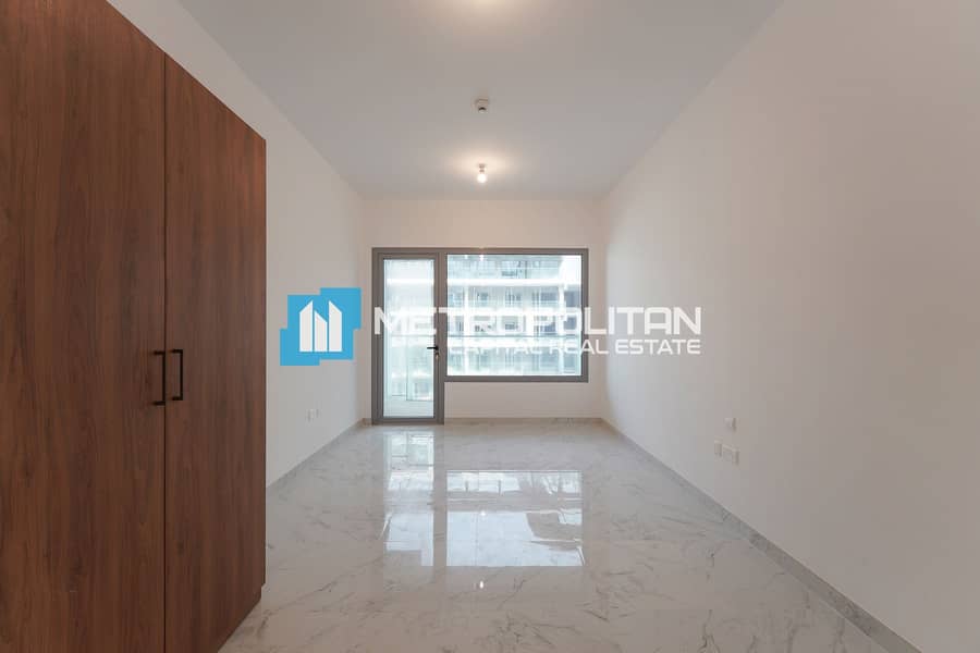 Hot Deal | Vacant | Courtyard View | 1 Parking Hot Deal | Vacant | Courtyard View | 1 Parking