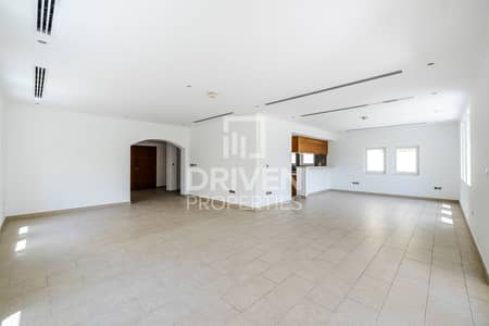 3 Bedroom Villa for Rent in Jumeirah Park, Dubai - Well Maintained | Modern Layout | Community View
