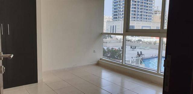 Pool facing : Lower floor one bed room for rent in Royal residence - Dubai sports city