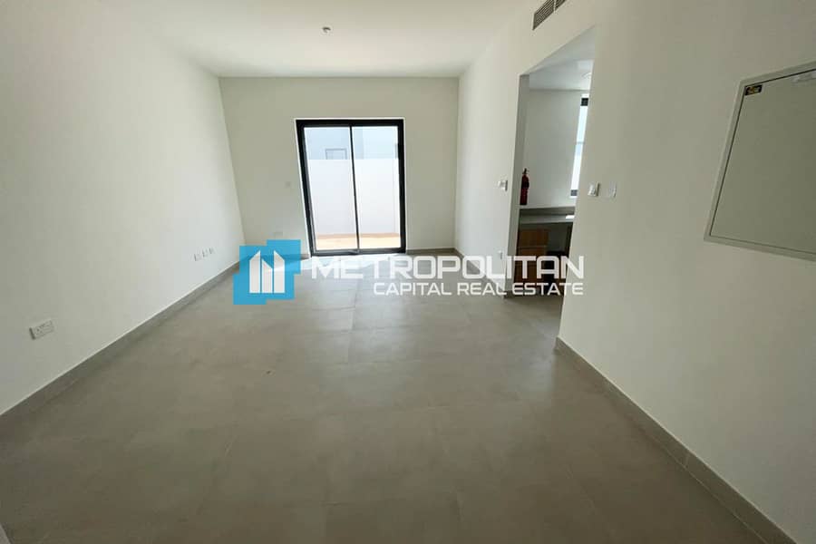 Double Row | Spacious 2BR+M | Gated Community Double Row | Spacious 2BR+M | Gated Community
