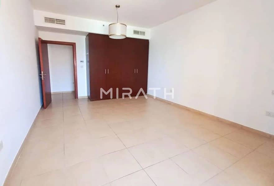 Mesmerizing Sea View | Ready to Move in | Bright Mesmerizing Sea View | Ready to Move in | Bright