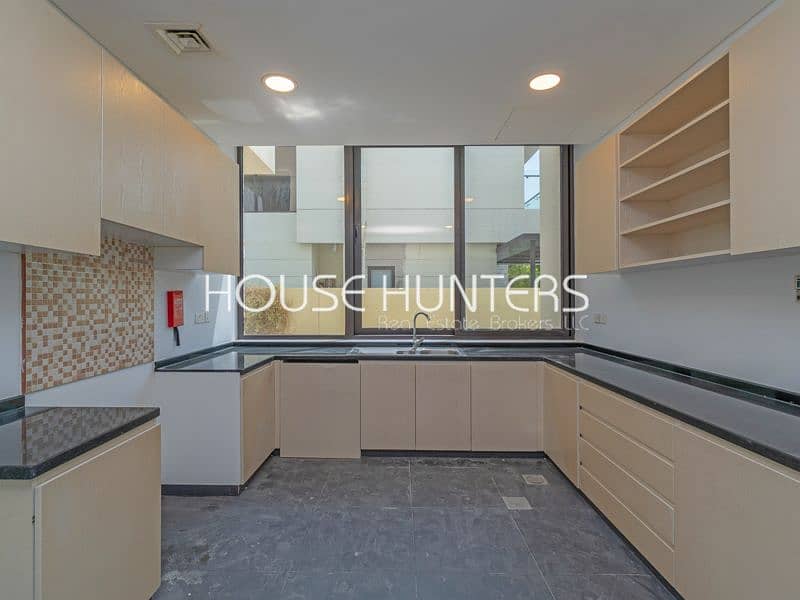 Vacant| Corner Unit | Silver Springs Vacant| Corner Unit | Silver Springs
