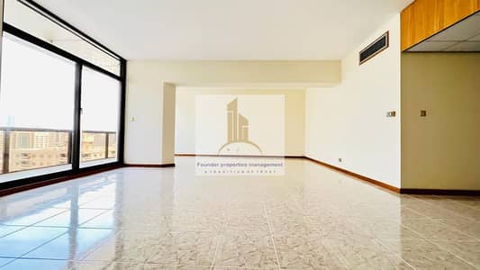 فلیٹ 3 غرف نوم للايجار في شارع حمدان، أبوظبي - شقة في شارع حمدان 3 غرف 85000 درهم - 7808505
