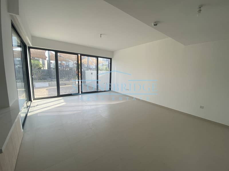On Pool - Single Row - Huge Plot - 4 Bed On Pool - Single Row - Huge Plot - 4 Bed